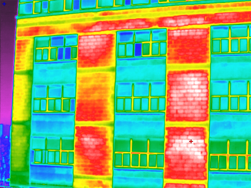 真实热像图，能看到建筑砖体结构.png